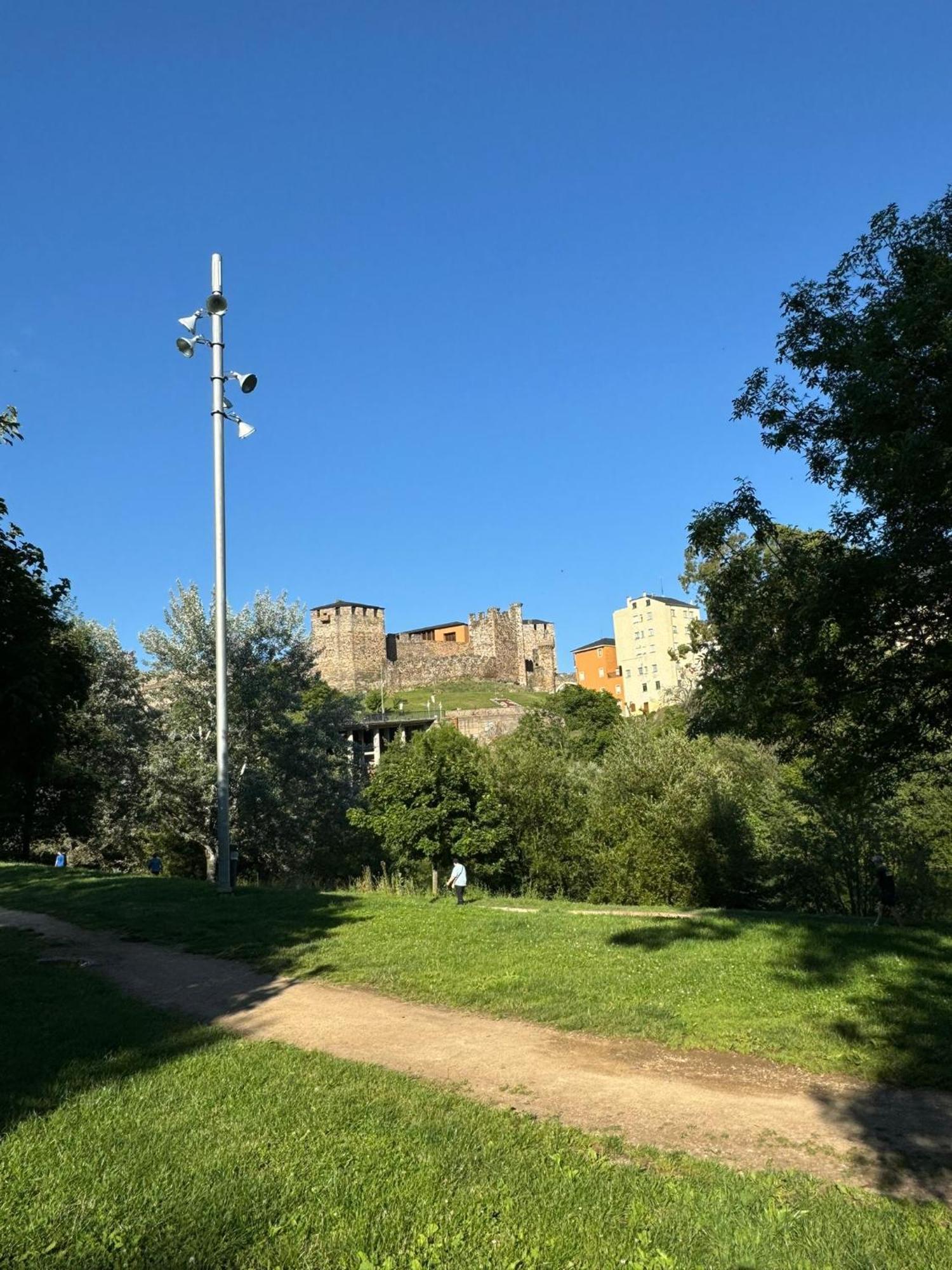 Paseo Del Rio Ponferrada Exterior foto